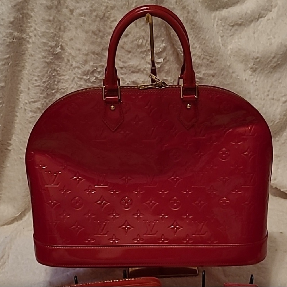 Louis Vuitton Red Vernis Alma PM Bag - Picture 2 of 10